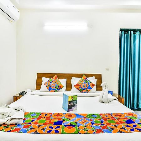 Fabhotel Merriment Noida Exterior photo