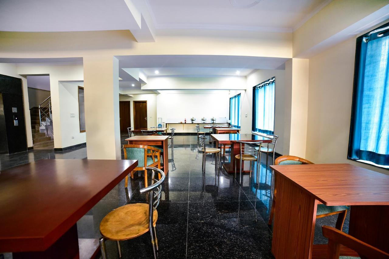 Fabhotel Merriment Noida Exterior photo