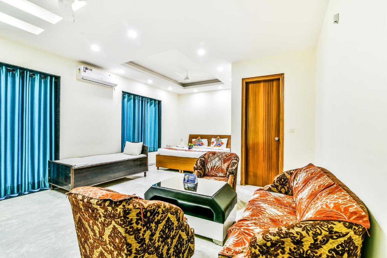 Fabhotel Merriment Noida Exterior photo