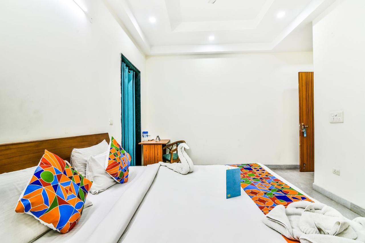 Fabhotel Merriment Noida Exterior photo
