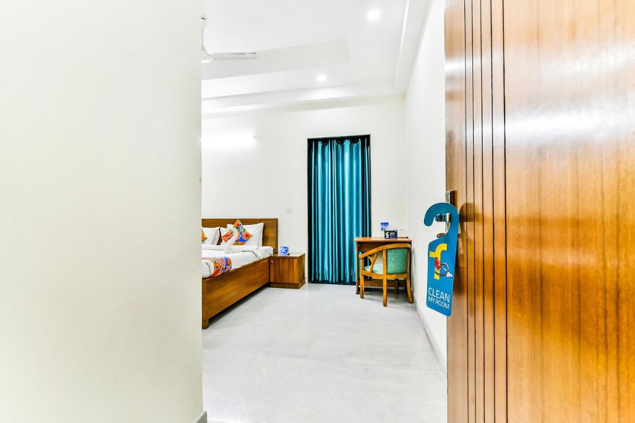 Fabhotel Merriment Noida Exterior photo