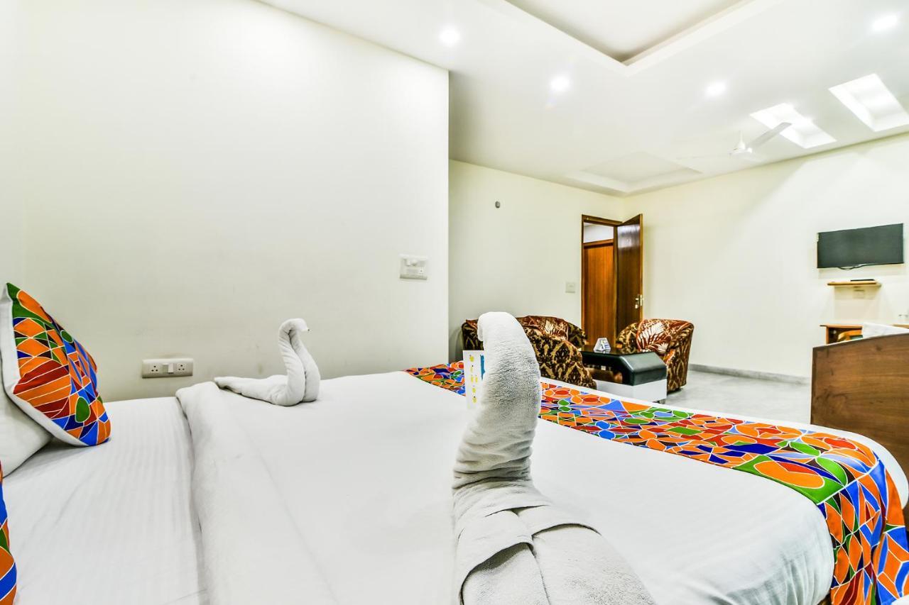 Fabhotel Merriment Noida Exterior photo